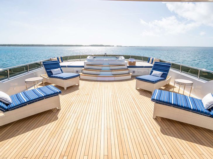 RELENTLESS Trinity 145 - sundeck jacuzzi and sunbathing area RELENTLESS Trinity 145 - sundeck jacuzzi and sunbathing area