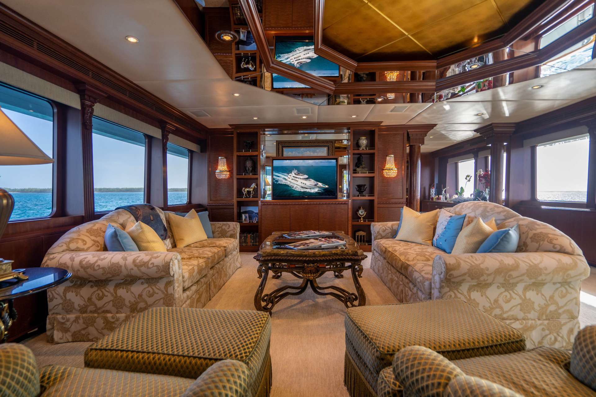 Charter Yacht RELENTLESS - Trinity 145 - 5 Cabins - Nassau - Exumas - Bahamas