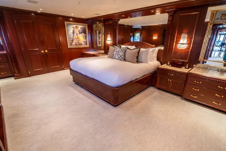 Charter Yacht RELENTLESS - Trinity 145 - 5 Cabins - Nassau - Exumas - Bahamas