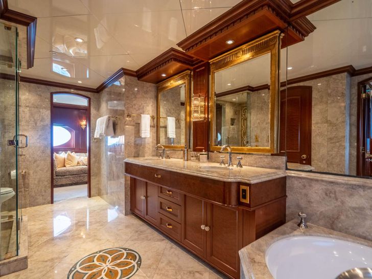 RELENTLESS Trinity 145 - master cabin bathroom RELENTLESS Trinity 145 - master cabin bathroom