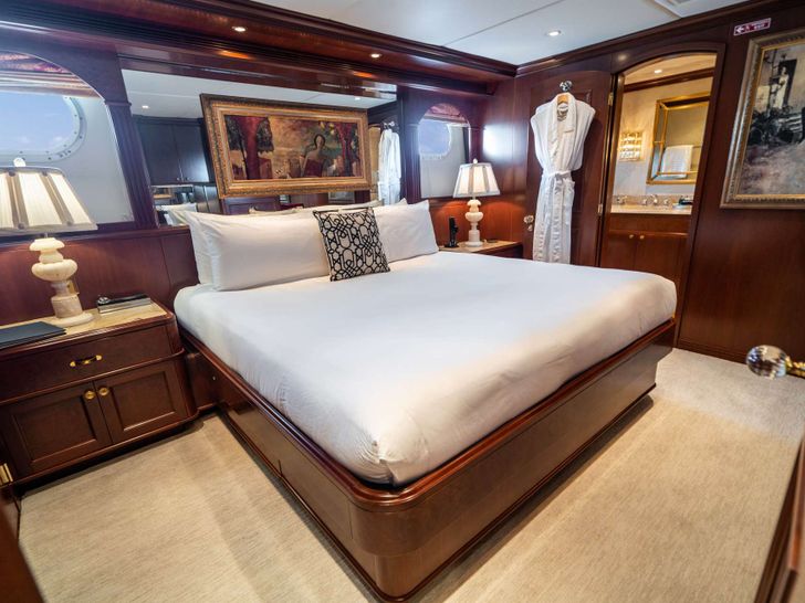 RELENTLESS Trinity 145 - VIP cabin 2 RELENTLESS Trinity 145 - VIP cabin 2