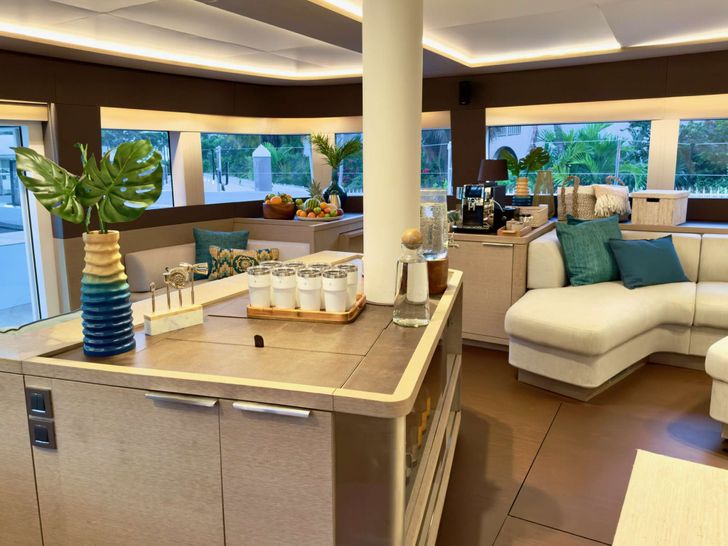 TWIN FLAME 77 Lagoon Seventy 7 - center bar TWIN FLAME 77 Lagoon Seventy 7 - center bar