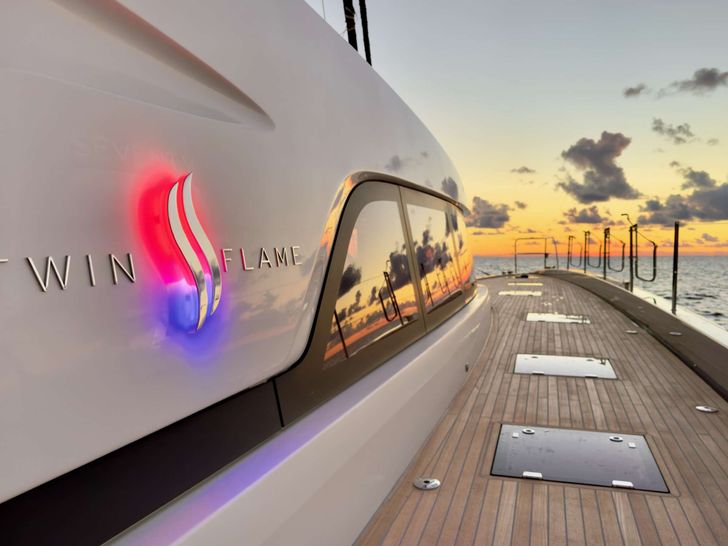 TWIN FLAME 77 Lagoon Seventy 7 - side walkway TWIN FLAME 77 Lagoon Seventy 7 - side walkway