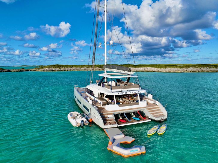 TWIN FLAME 77 Lagoon Seventy 7 - anchored aft shot TWIN FLAME 77 Lagoon Seventy 7 - anchored aft shot