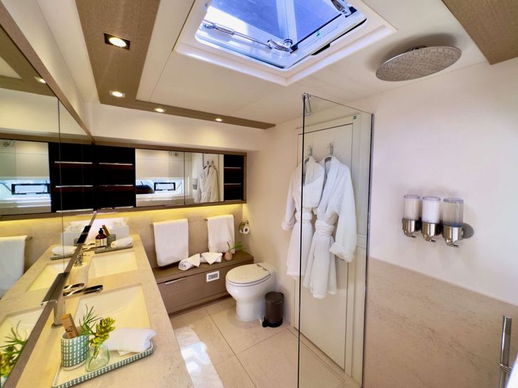 TWIN FLAME 77 Lagoon Seventy 7 - master cabin bathroom TWIN FLAME 77 Lagoon Seventy 7 - master cabin bathroom