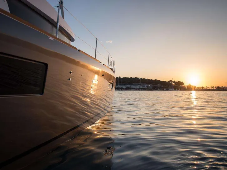 NOMAD Lagoon 52 - under the sunset NOMAD Lagoon 52 - under the sunset