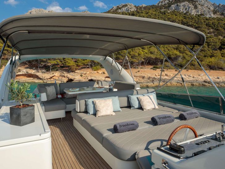 FREEDOM - Flybridge Aft FREEDOM - Flybridge Aft