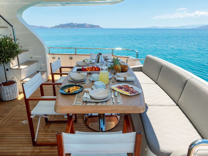 FREEDOM - Aft Dining FREEDOM - Aft Dining
