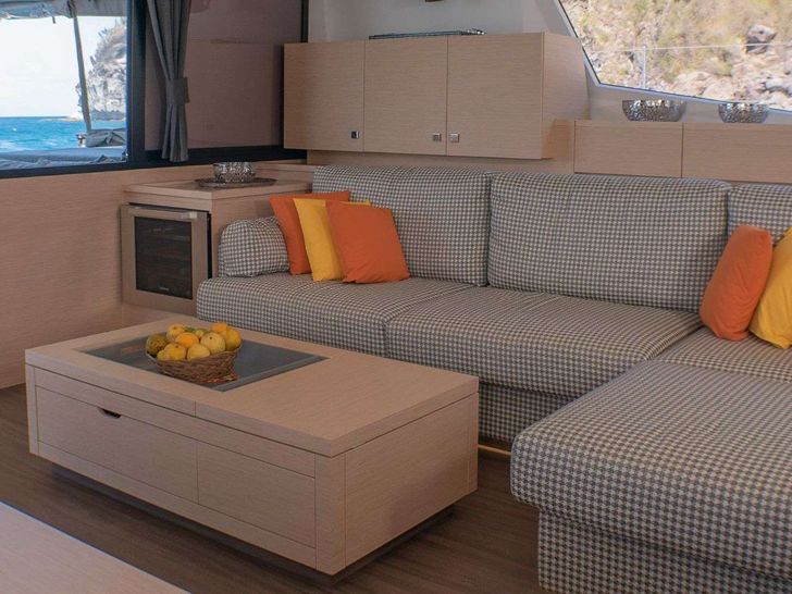 ARAOK Fountaine Pajot Ipanema 58 - saloon seating ARAOK Fountaine Pajot Ipanema 58 - saloon seating