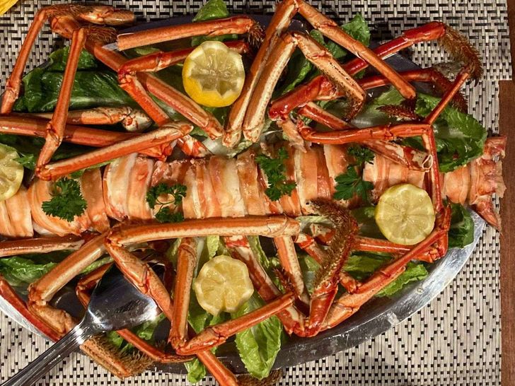 ARAOK Fountaine Pajot Ipanema 58 - lobster dinner ARAOK Fountaine Pajot Ipanema 58 - lobster dinner