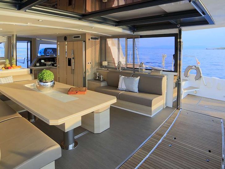 NEW HORIZONS 3 Bali 5.4 - main saloon NEW HORIZONS 3 Bali 5.4 - main saloon