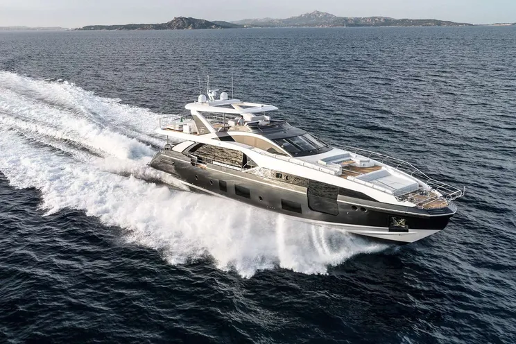 Charter Yacht MAJESTIC MOMENTS - Azimut 88 - 5 Cabins - Nassau - Staniel Cay - Exumas