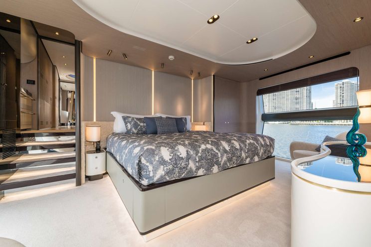 Charter Yacht MAJESTIC MOMENTS - Azimut 88 - 5 Cabins - Nassau - Staniel Cay - Exumas