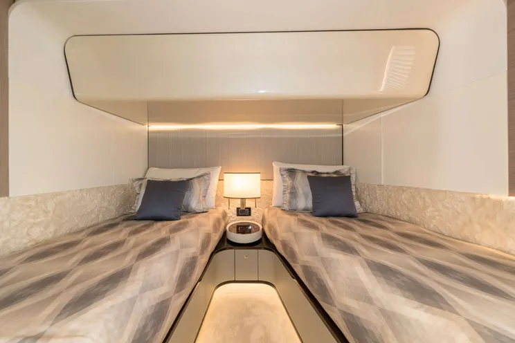 Charter Yacht MAJESTIC MOMENTS - Azimut 88 - 5 Cabins - Nassau - Staniel Cay - Exumas