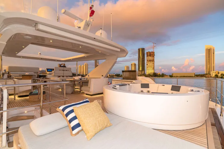 Charter Yacht MAJESTIC MOMENTS - Azimut 88 - 5 Cabins - Nassau - Staniel Cay - Exumas