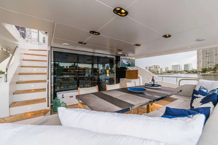 Charter Yacht MAJESTIC MOMENTS - Azimut 88 - 5 Cabins - Nassau - Staniel Cay - Exumas