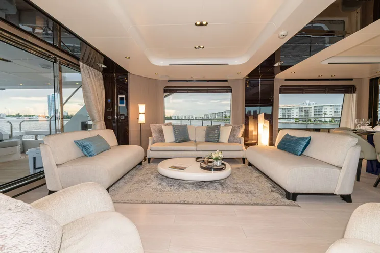 Charter Yacht MAJESTIC MOMENTS - Azimut 88 - 5 Cabins - Nassau - Staniel Cay - Exumas