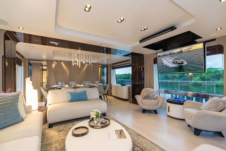 Charter Yacht MAJESTIC MOMENTS - Azimut 88 - 5 Cabins - Nassau - Staniel Cay - Exumas