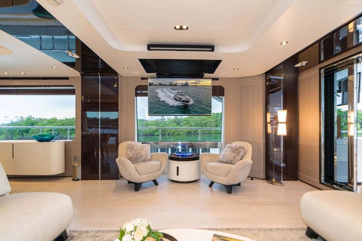 Charter Yacht MAJESTIC MOMENTS - Azimut 88 - 5 Cabins - Nassau - Staniel Cay - Exumas