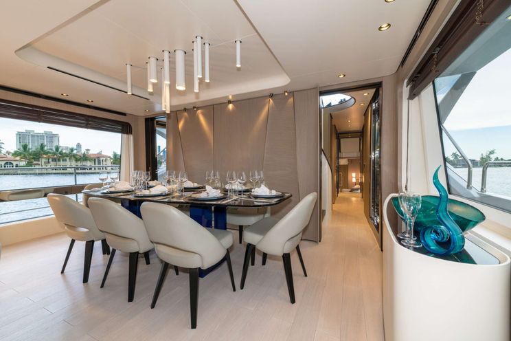 Charter Yacht MAJESTIC MOMENTS - Azimut 88 - 5 Cabins - Nassau - Staniel Cay - Exumas