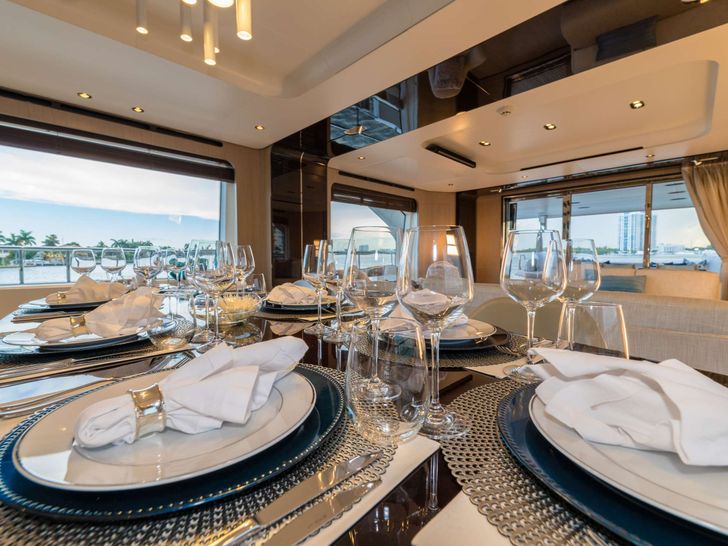 MAJESTIC MOMENTS - Dining Table details MAJESTIC MOMENTS - Dining Table details