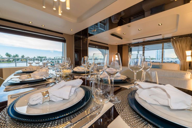 Charter Yacht MAJESTIC MOMENTS - Azimut 88 - 5 Cabins - Nassau - Staniel Cay - Exumas