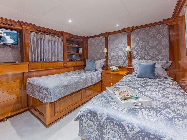ARIADNE Breaux Bay Craft 37m Luxury Crewed Motor Yacht Twin Convertible Cabin ARIADNE Breaux Bay Craft 37m Luxury Crewed Motor Yacht Twin Convertible Cabin