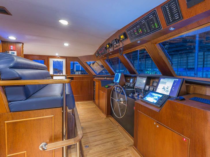 ARIADNE Breaux Bay Craft 37m Luxury Crewed Motor Yacht Pilothouse ARIADNE Breaux Bay Craft 37m Luxury Crewed Motor Yacht Pilothouse