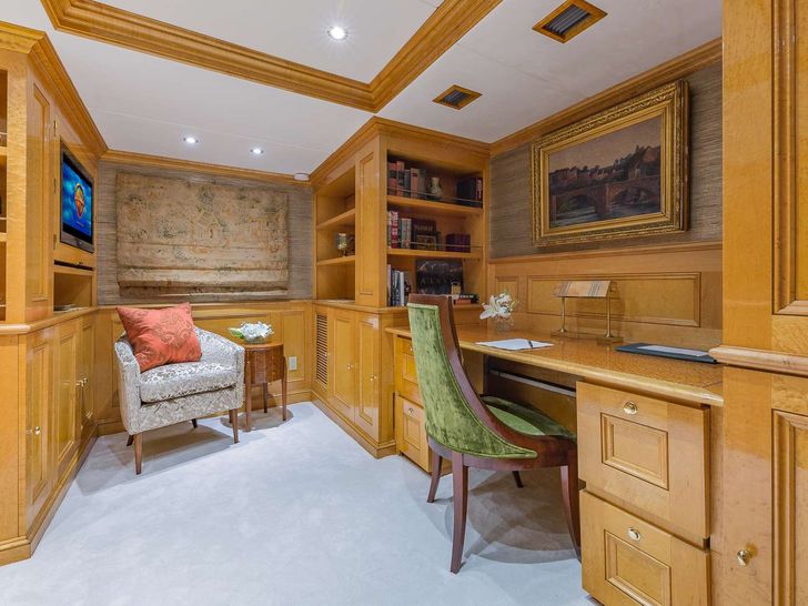 ARIADNE Breaux Bay Craft 37m Luxury Crewed Motor Yacht VIP Cabin(Convertible Study) ARIADNE Breaux Bay Craft 37m Luxury Crewed Motor Yacht VIP Cabin(Convertible Study)