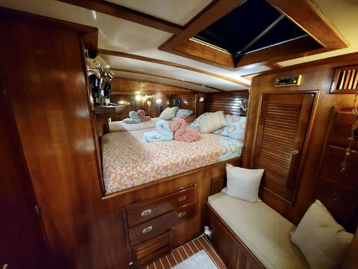 Guest Queen Cabin Guest Queen Cabin