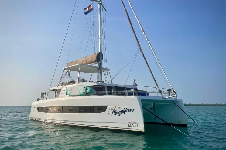 Charter Yacht MAGNIFICENT - Bali 4.8 - 4 Cabins - Drowned Cayes - Goff's Caye - St. George`s Caye - Belize