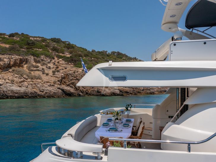 GEORGE V Aicon 67 - Aft Deck GEORGE V Aicon 67 - Aft Deck