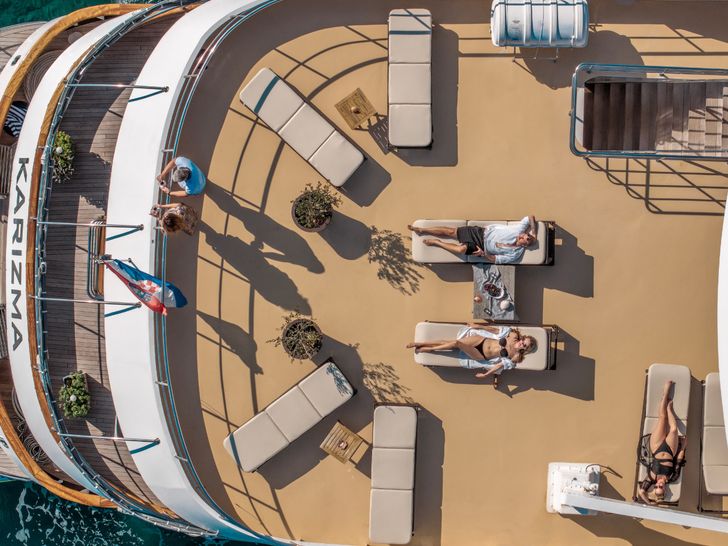 KARIZMA Custom 48m - sun deck sun beds KARIZMA Custom 48m - sun deck sun beds