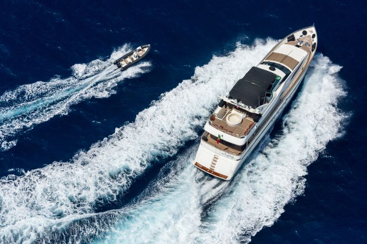 Charter Yacht ACCAMA DELTA - Azimut 100 Jumbo - 4 Cabins - Cannes - Monaco - St Tropez - French Riviera
