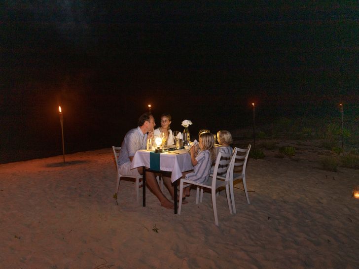 ALICE Salted Fiber Works 31m - beach dinner ALICE Salted Fiber Works 31m - beach dinner