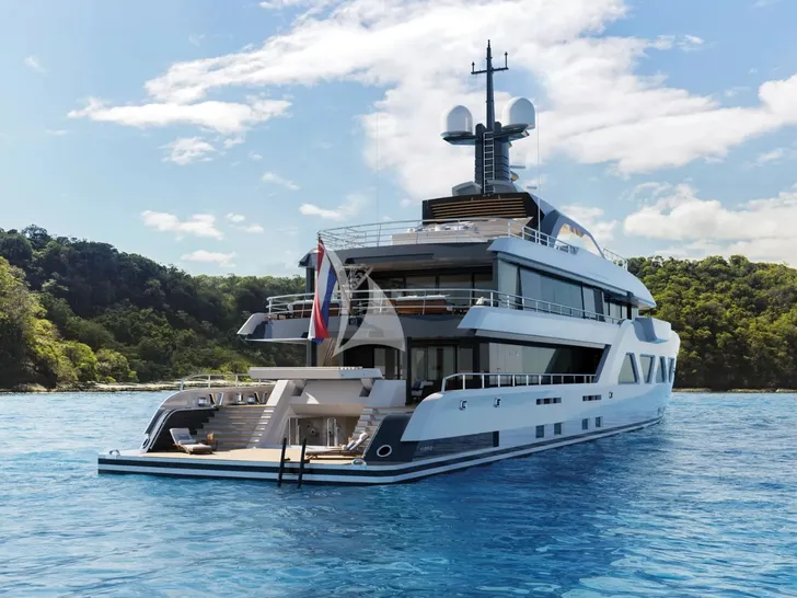 QU2 Amels 60 - anchored aft shot QU2 Amels 60 - anchored aft shot