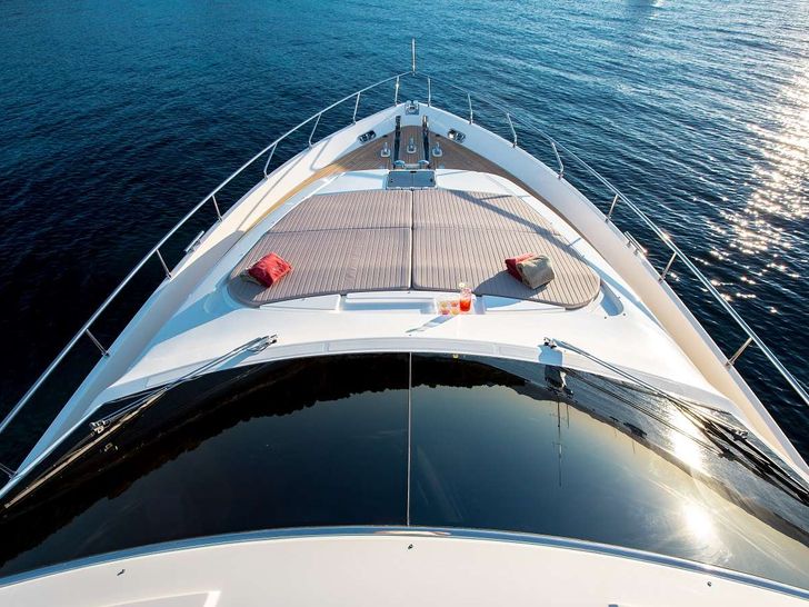 PIOLA Ferretti 830 - foredeck PIOLA Ferretti 830 - foredeck