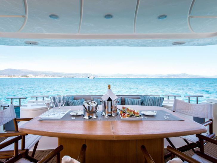 PIOLA Ferretti 830 - aft deck alfresco dining area PIOLA Ferretti 830 - aft deck alfresco dining area