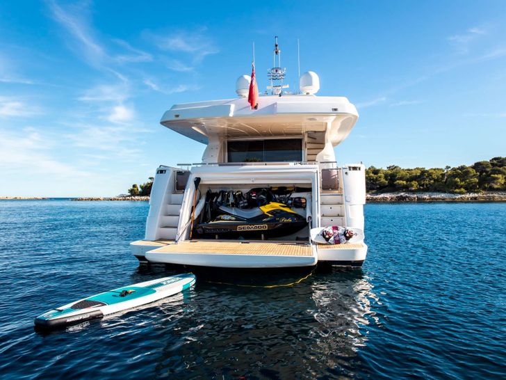 PIOLA Ferretti 830 - water toys PIOLA Ferretti 830 - water toys