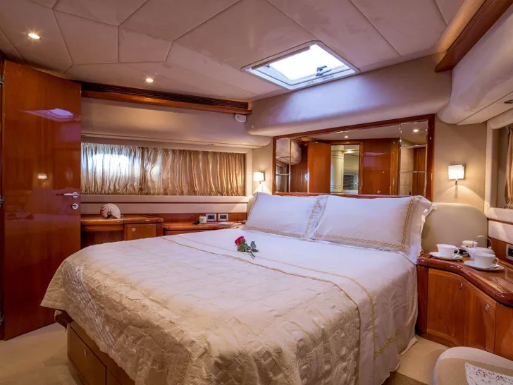 PIOLA Ferretti 830 - VIP cabin PIOLA Ferretti 830 - VIP cabin