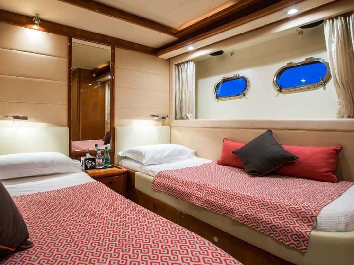 PIOLA Ferretti 830 - twin cabin 1 PIOLA Ferretti 830 - twin cabin 1