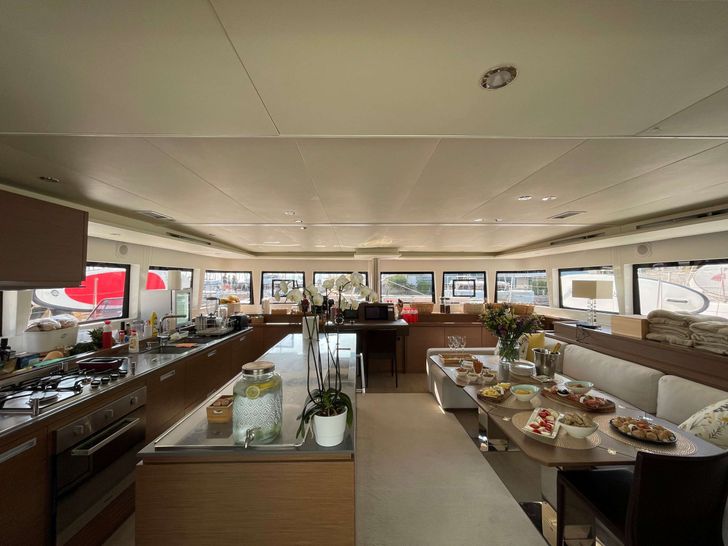 ADRIATIC TIGER Lagoon 620 - saloon and dining area ADRIATIC TIGER Lagoon 620 - saloon and dining area
