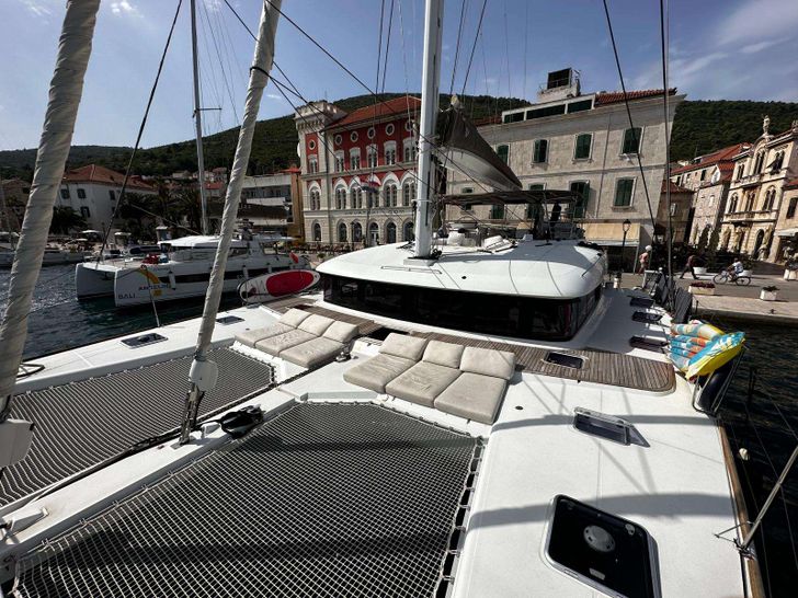 ADRIATIC TIGER Lagoon 620 - foredeck ADRIATIC TIGER Lagoon 620 - foredeck