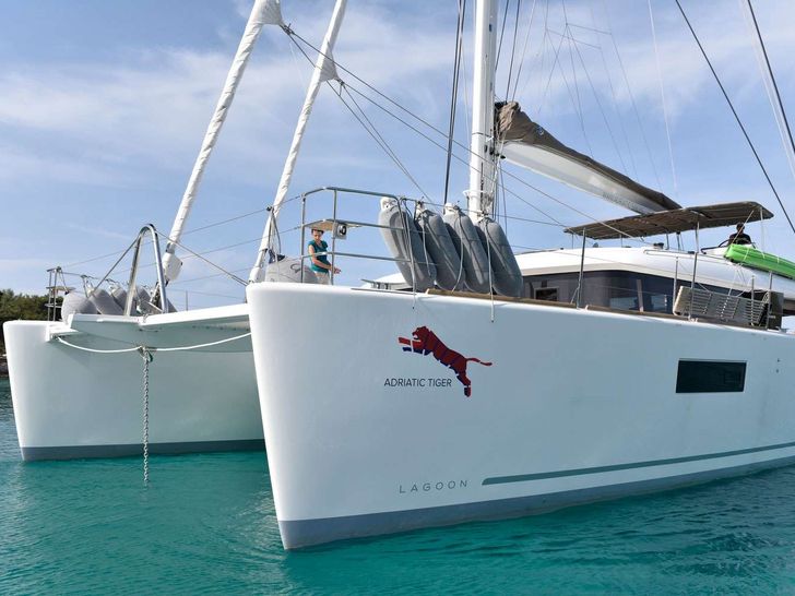 ADRIATIC TIGER - LAGOON 620,bow view