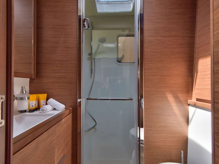 ADRIATIC TIGER Lagoon 620 - VIP cabin 2 bathroom ADRIATIC TIGER Lagoon 620 - VIP cabin 2 bathroom