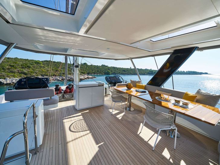 ADRIATIC DRAGON Lagoon 77 - flybridge ADRIATIC DRAGON Lagoon 77 - flybridge