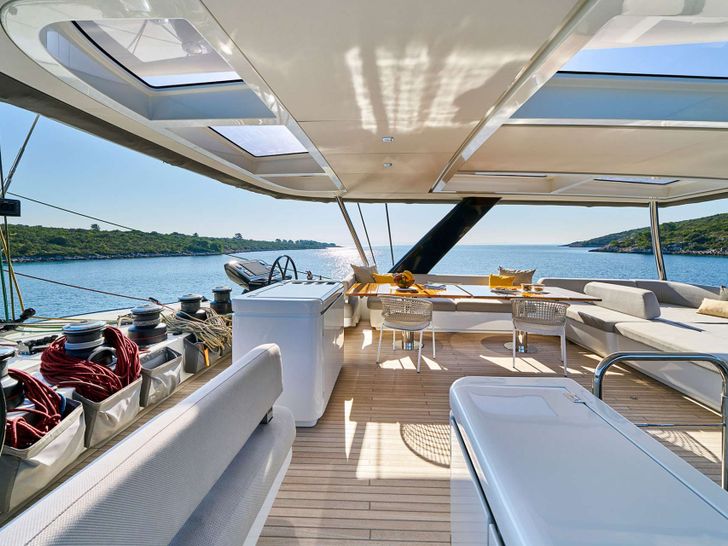 ADRIATIC DRAGON Lagoon 77 - flybridge ADRIATIC DRAGON Lagoon 77 - flybridge