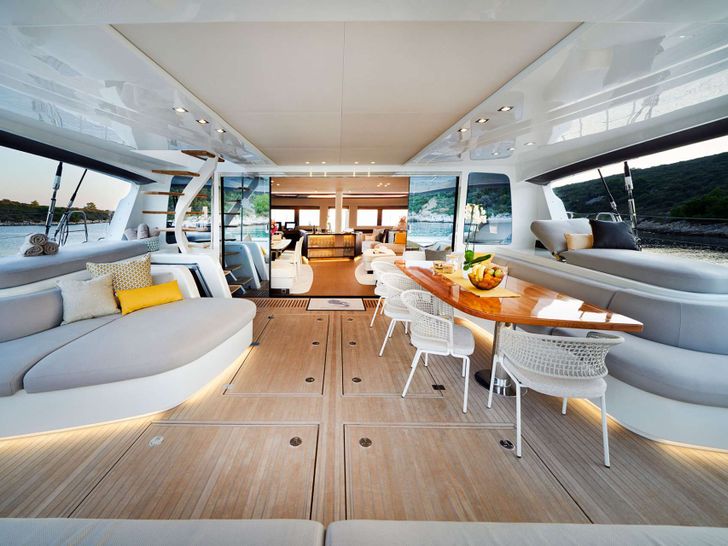 ADRIATIC DRAGON Lagoon 77 - aft deck dining area ADRIATIC DRAGON Lagoon 77 - aft deck dining area