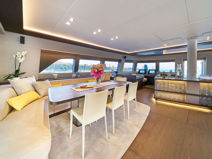 ADRIATIC DRAGON Lagoon 77 - saloon dining area ADRIATIC DRAGON Lagoon 77 - saloon dining area