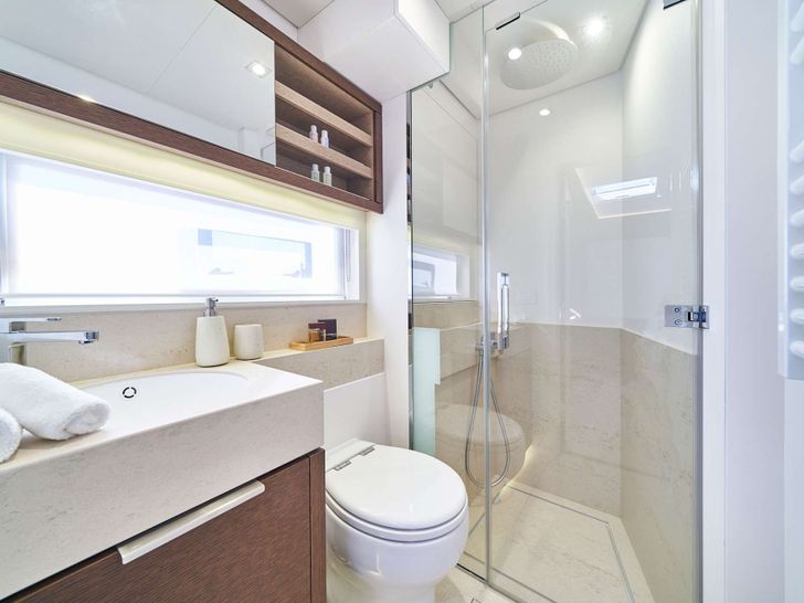 ADRIATIC DRAGON Lagoon 77 - queen cabin bathroom ADRIATIC DRAGON Lagoon 77 - queen cabin bathroom